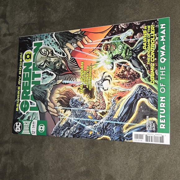 Lot of 4 New DC comics - Picture 5 of 10